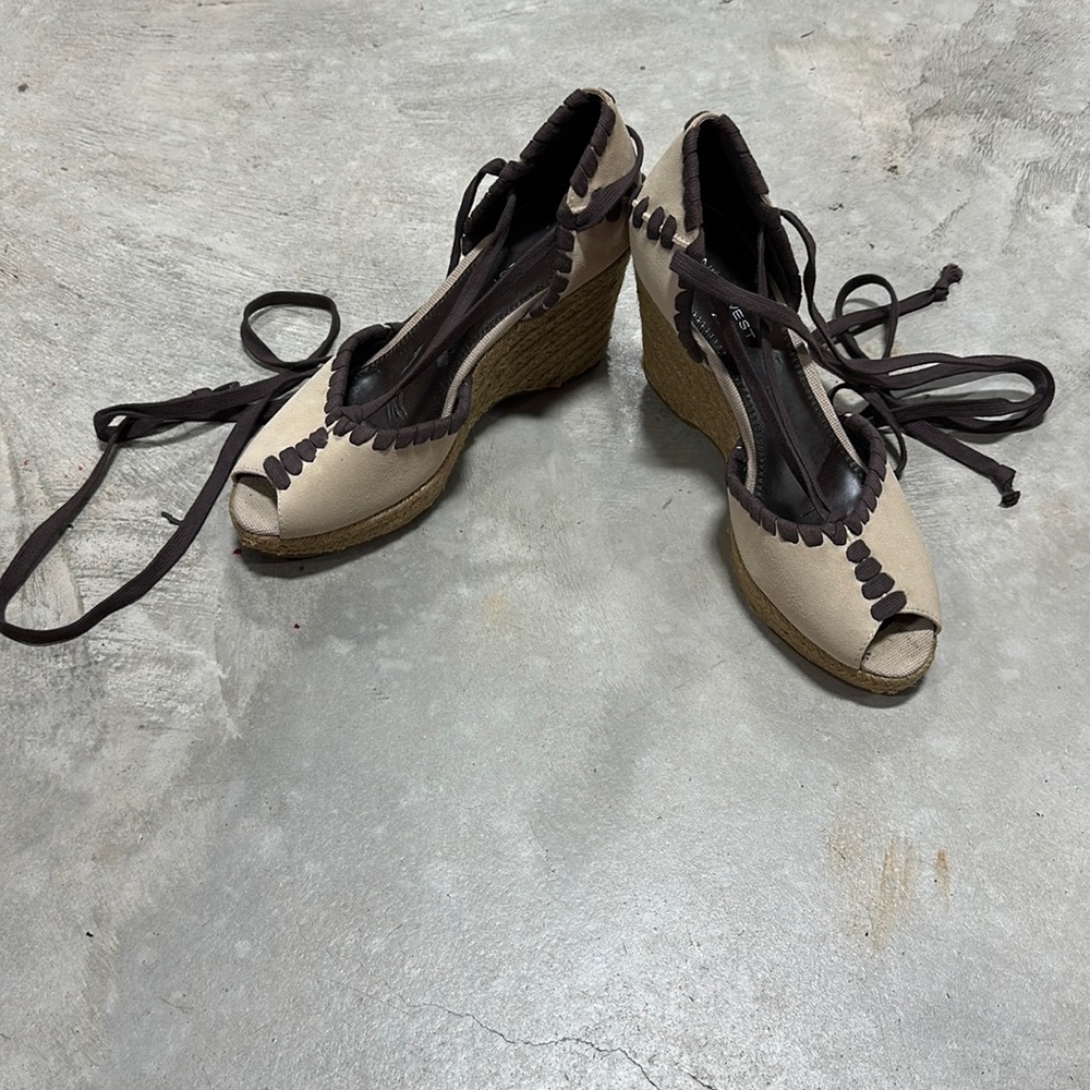 Nine West brand Tan/Brown wedges /Size 8.5/ K-70‎